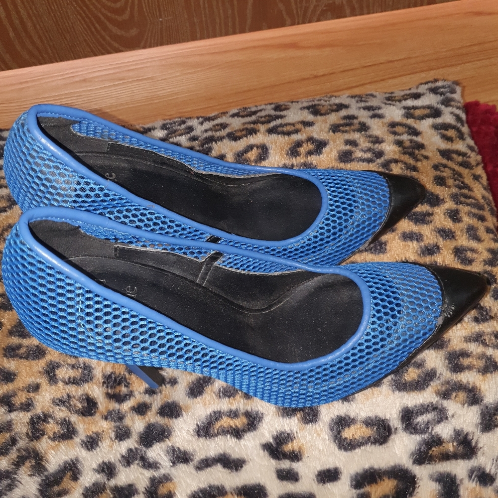 Heels - Picture 2 of 4